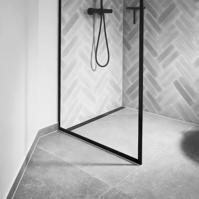 Unidrain glasssline dusjvegg, 90 cm, klart glass, sort ramme | 5117.0900