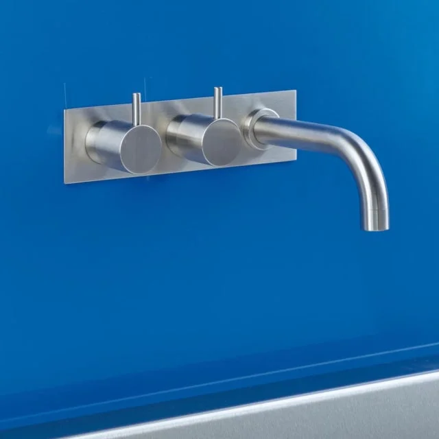 Vola 613CK badekarbatteri, 160 mm tut, med bakplate, børstet krom | 613CK-20
